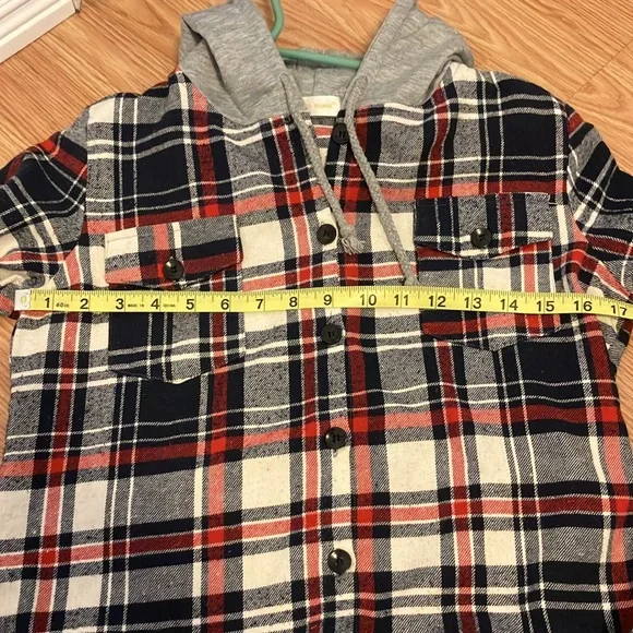 🌸  3/$15 Plaid button down sweater - Picture 8 of 9